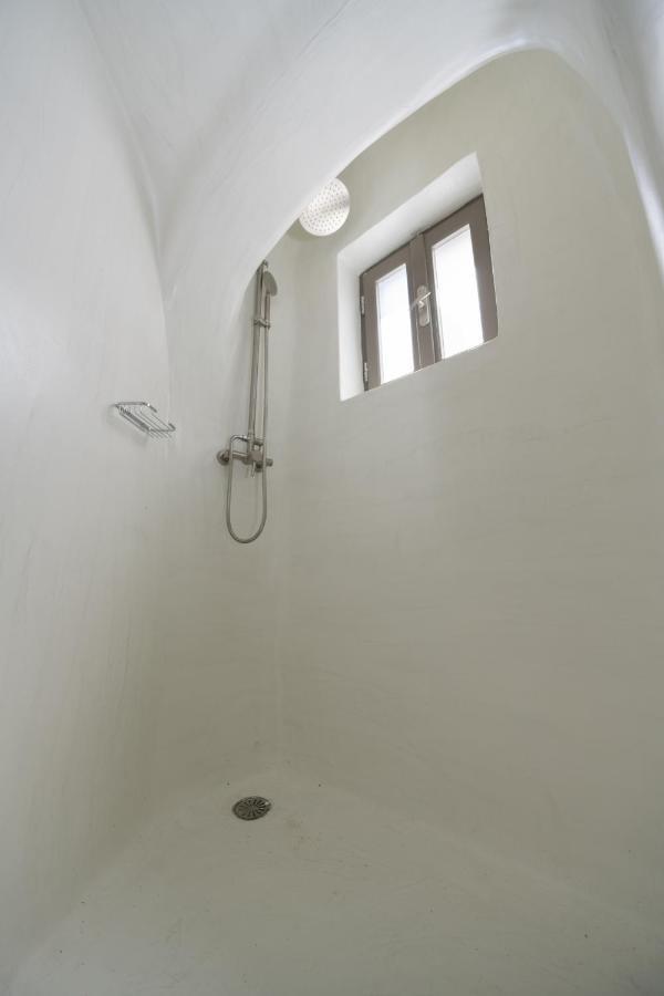 Astrea Suites "Ostria Cave Villa-Outdoor Jacuzzi" Oía Dış mekan fotoğraf