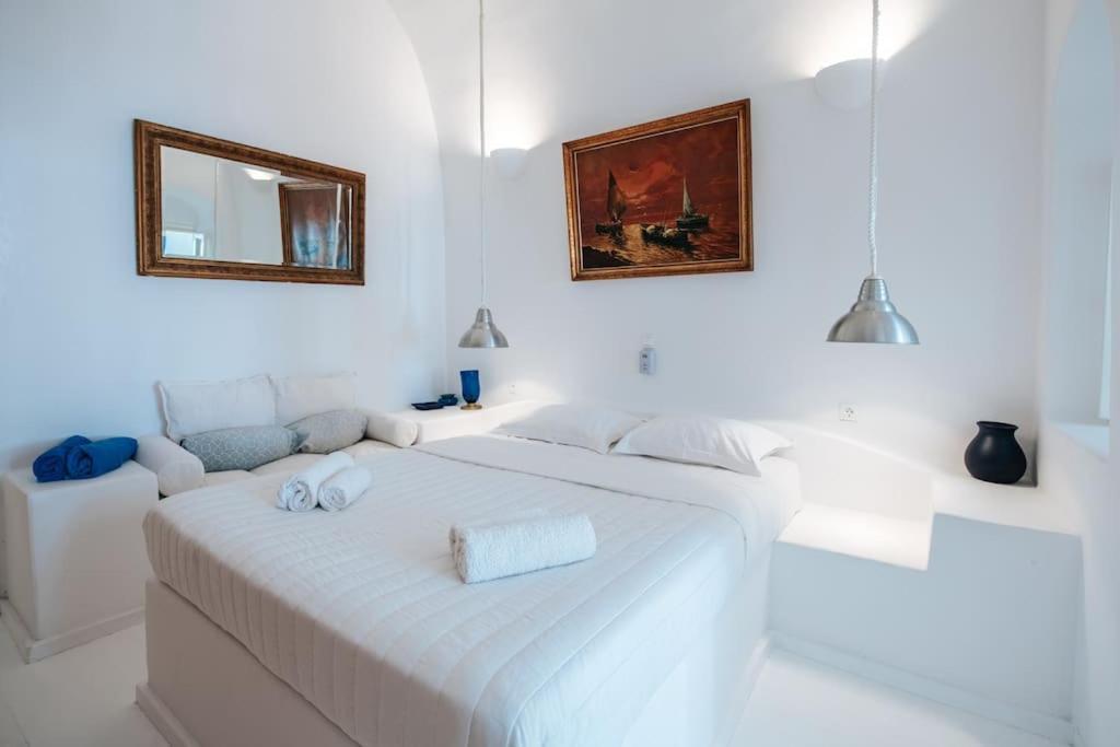 Astrea Suites "Ostria Cave Villa-Outdoor Jacuzzi" Oía Dış mekan fotoğraf