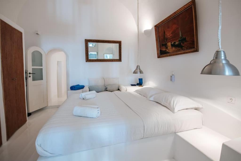 Astrea Suites "Ostria Cave Villa-Outdoor Jacuzzi" Oía Dış mekan fotoğraf