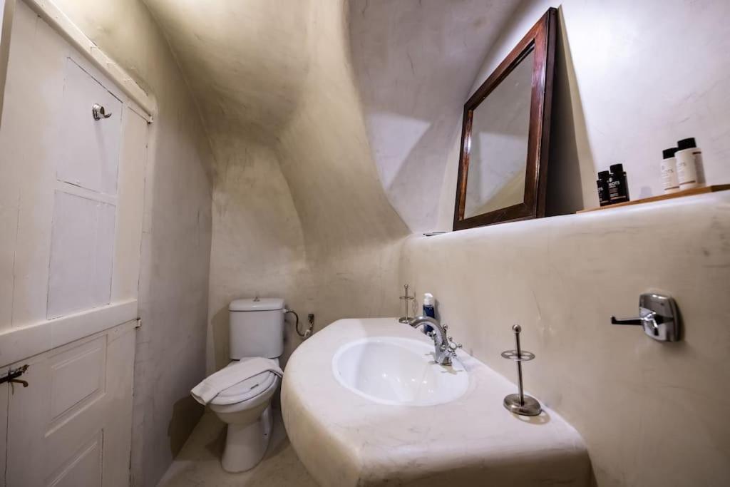 Astrea Suites "Ostria Cave Villa-Outdoor Jacuzzi" Oía Dış mekan fotoğraf
