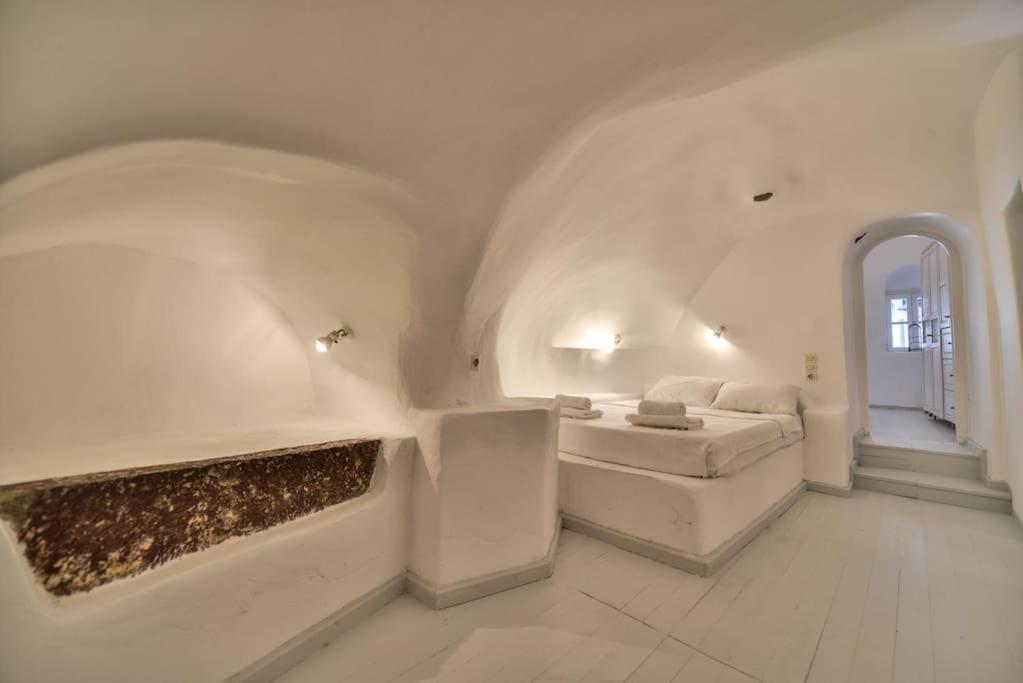Astrea Suites "Ostria Cave Villa-Outdoor Jacuzzi" Oía Dış mekan fotoğraf
